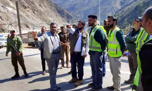 DC Ramban ने एनएच-44 फोर-लेनिंग कार्यों की समीक्षा की DC Ramban ने एनएच-44 फोर-लेनिंग कार्यों की समीक्षा की