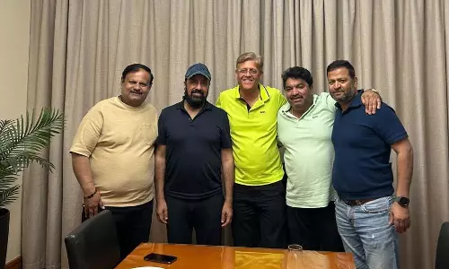 Indore: शारजाह–इंदौर फ्लाइट रद्द, विजयवर्गीय ने यात्रियों से किया संपर्क Indore: शारजाह–इंदौर फ्लाइट रद्द, विजयवर्गीय ने यात्रियों से किया संपर्क