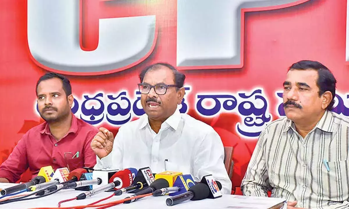 Andhra: एग्रीगोल्ड के पीड़ित आज धरना चौक पर रिले शुरू करेंगे Andhra: एग्रीगोल्ड के पीड़ित आज धरना चौक पर रिले शुरू करेंगे