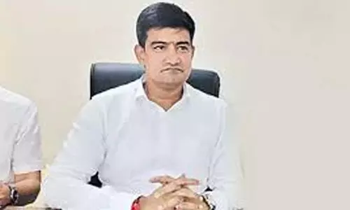 खाड़ी देशों में फंसे तेलुगु लोगों को सुरक्षित वापस लाने के लिए कदम उठाए गए: AP के मंत्री खाड़ी देशों में फंसे तेलुगु लोगों को सुरक्षित वापस लाने के लिए कदम उठाए गए: AP के मंत्री