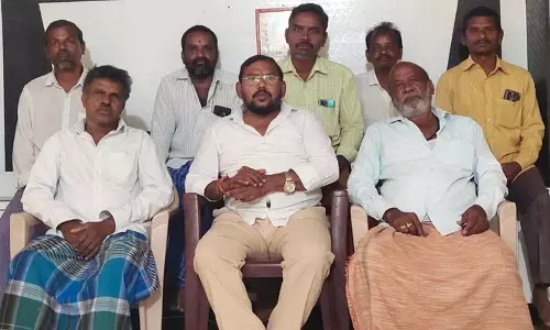 BRS ने हैंडलूम लोन के वादे को लेकर रेवंत की आलोचना की BRS ने हैंडलूम लोन के वादे को लेकर रेवंत की आलोचना की