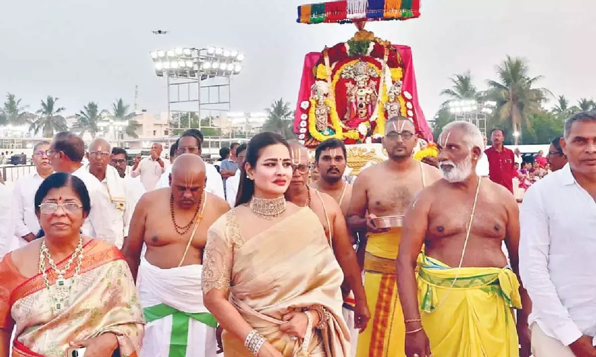 Andhra: वुय्युरु में श्रीनिवास कल्याणम धूमधाम से मनाया गया Andhra: वुय्युरु में श्रीनिवास कल्याणम धूमधाम से मनाया गया