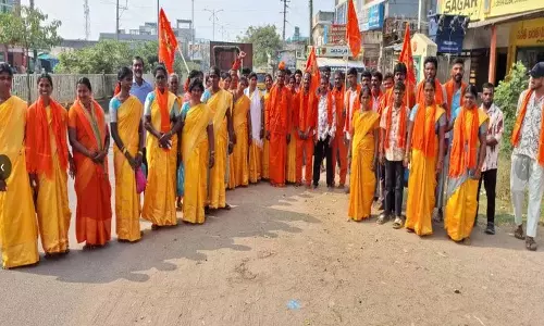 Pedda हरिजन वडा गांववालों ने पवित्र पदयात्रा शुरू की