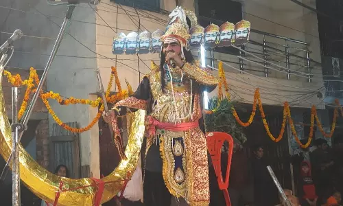Bareilly: विश्व प्रसिद्ध रामलीला में धनुष यज्ञ लीला, धनुष यज्ञ मंचन ने बटोरी तालियां Bareilly: विश्व प्रसिद्ध रामलीला में धनुष यज्ञ लीला, धनुष यज्ञ मंचन ने बटोरी तालियां