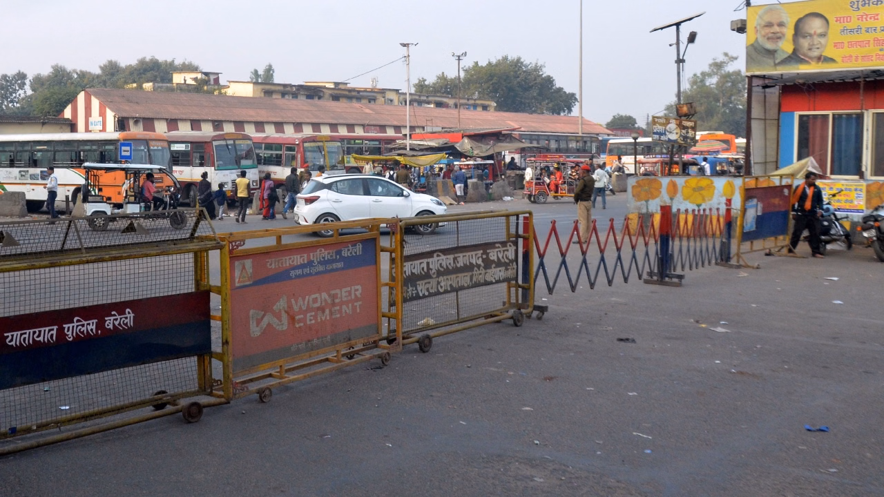 Bareilly: होली पर रूट डायवर्जन, भारी वाहनों पर प्रतिबंध Bareilly: होली पर रूट डायवर्जन, भारी वाहनों पर प्रतिबंध