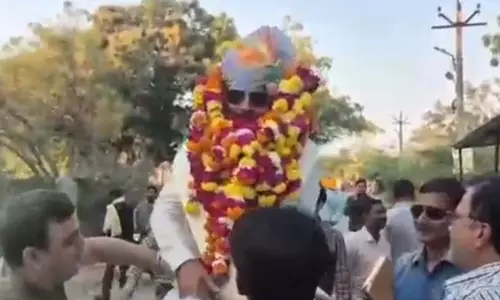 रिटायरमेंट! अनोखे अंदाज में विदाई दी गई...अजब ही नजारा देखने को मिला रिटायरमेंट! अनोखे अंदाज में विदाई दी गई...अजब ही नजारा देखने को मिला