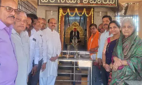 रेणुकाचार्य के सिद्धांत मार्गदर्शक प्रकाश हैं: Vishwanath Hiregouda रेणुकाचार्य के सिद्धांत मार्गदर्शक प्रकाश हैं: Vishwanath Hiregouda