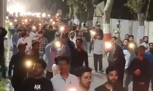 खामेनेई की मौत के बाद AMU में विरोध प्रदर्शन, पुराने लखनऊ के बाजार बंद