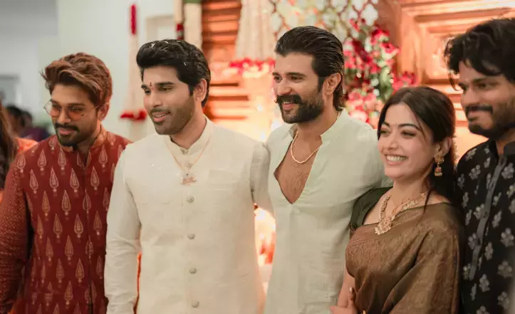Rashmika-विजय, अल्लू अर्जुन, राम चरण अल्लू सिरीश की प्री-वेडिंग सेलिब्रेशन में शामिल हुए Rashmika-विजय, अल्लू अर्जुन, राम चरण अल्लू सिरीश की प्री-वेडिंग सेलिब्रेशन में शामिल हुए