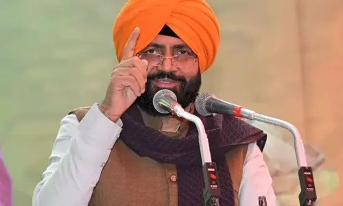 Chandigarh: पंजाब में सैनी के ‘केसरिया’ कार्ड पर सियासत गरम Chandigarh: पंजाब में सैनी के ‘केसरिया’ कार्ड पर सियासत गरम