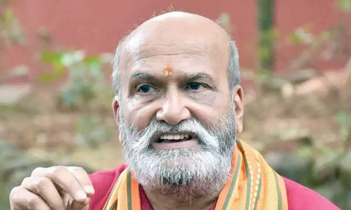 Karnataka: मुथालिक ने हिंदू मंदिरों पर हमला होने पर जवाबी कार्रवाई की चेतावनी दी