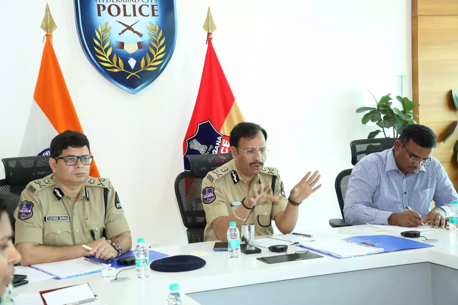Sajjanar ने होली पर उपद्रव करने वालों के खिलाफ सख्त कार्रवाई की चेतावनी दी Sajjanar ने होली पर उपद्रव करने वालों के खिलाफ सख्त कार्रवाई की चेतावनी दी