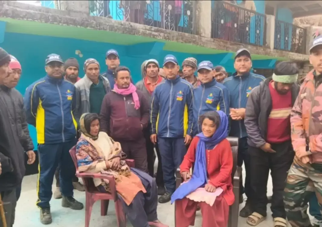 Bageshwar: जंगल में भटकी मां-बेटी का रेस्क्यू, एसडीआरएफ की त्वरित कार्रवाई Bageshwar: जंगल में भटकी मां-बेटी का रेस्क्यू, एसडीआरएफ की त्वरित कार्रवाई