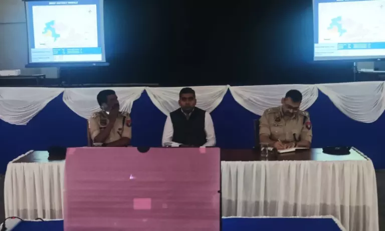 Assam: तिनसुकिया में विधानसभा चुनाव की तैयारियों का जायजा लिया Assam: तिनसुकिया में विधानसभा चुनाव की तैयारियों का जायजा लिया