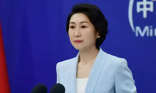 China ने ईरान पर US-इज़राइल के हमलों की आलोचना की, बातचीत की अपील की China ने ईरान पर US-इज़राइल के हमलों की आलोचना की, बातचीत की अपील की