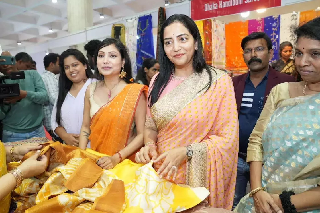 शिल्परमम में Handloom एक्सपो बुनकरों को सीधा बाज़ार देता है शिल्परमम में Handloom एक्सपो बुनकरों को सीधा बाज़ार देता है