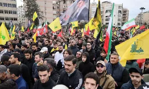 Lebanese सरकार ने हिज़्बुल्लाह की सैन्य गतिविधियों पर रोक लगाई