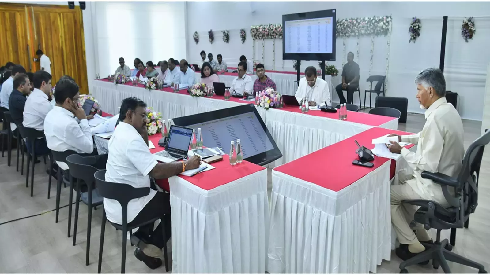 CM ने अधिकारियों को AI का इस्तेमाल करके एडमिनिस्ट्रेशन की एफिशिएंसी बढ़ाने का निर्देश दिया CM ने अधिकारियों को AI का इस्तेमाल करके एडमिनिस्ट्रेशन की एफिशिएंसी बढ़ाने का निर्देश दिया