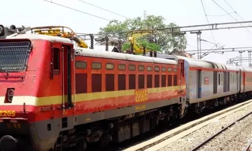 Balugaon स्टेशन पर ट्रेन के सामने आत्महत्या की कोशिश करने वाले युवक की मौत