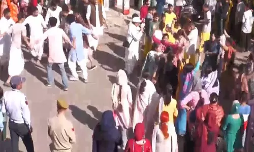 जम्मू-कश्मीर: ISKCON उधमपुर ने होली से पहले शोभा यात्रा निकाली