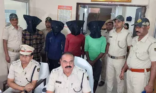 Bhadrak में अंतर-जिला डकैत गिरोह का भंडाफोड़, 4 गिरफ्तार Bhadrak में अंतर-जिला डकैत गिरोह का भंडाफोड़, 4 गिरफ्तार
