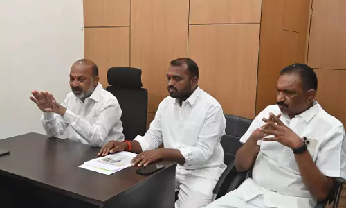 Karimnagar में बिल्डिंग परमिशन आसान बनाने और भ्रष्टाचार खत्म करने के निर्देश Karimnagar में बिल्डिंग परमिशन आसान बनाने और भ्रष्टाचार खत्म करने के निर्देश