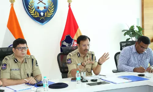 Hyderabad के सीपी सज्जनार ने नागरिकों को शांति से होली मनाने की सलाह दी Hyderabad के सीपी सज्जनार ने नागरिकों को शांति से होली मनाने की सलाह दी