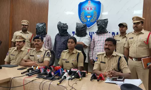Hyderabad: तीन लोगों की आत्महत्या के लिए उकसाने के आरोप में 4 अवैध साहूकार गिरफ्तार Hyderabad: तीन लोगों की आत्महत्या के लिए उकसाने के आरोप में 4 अवैध साहूकार गिरफ्तार