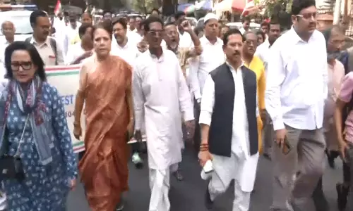 कांग्रेस ने SIR ड्राइव के दौरान असली वोटर्स के नाम हटाने के विरोध में राज्य EC ऑफिस तक विरोध मार्च निकाला कांग्रेस ने SIR ड्राइव के दौरान असली वोटर्स के नाम हटाने के विरोध में राज्य EC ऑफिस तक विरोध मार्च निकाला