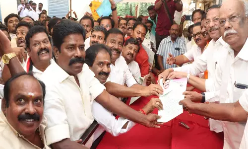त्रिची DMK के मंत्रियों ने आगामी विधानसभा चुनाव लड़ने के लिए आवेदन जमा किए त्रिची DMK के मंत्रियों ने आगामी विधानसभा चुनाव लड़ने के लिए आवेदन जमा किए