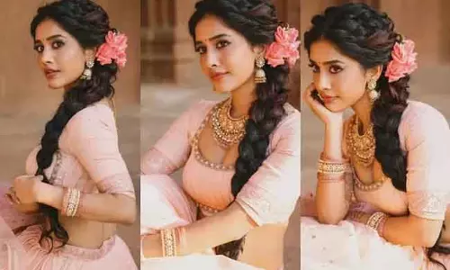 Nabha Natesh का स्टाइलिश ट्रेडिशनल लुक Nabha Natesh का स्टाइलिश ट्रेडिशनल लुक