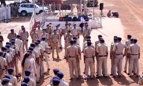 रायपुर कमिश्नरेट पुलिस ने होली पर्व पर निकाला फ्लैग मार्च, देखें VIDEO...