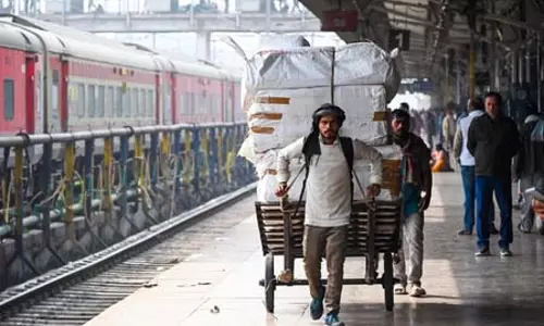 Bhopal में रेल यात्रियों की बढ़ती भीड़, रेलवे ने किए विशेष इंतजाम