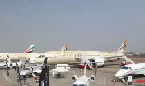 Emirates और एतिहाद ने दुबई एयरपोर्ट से शुरू कीं सीमित उड़ान Emirates और एतिहाद ने दुबई एयरपोर्ट से शुरू कीं सीमित उड़ान