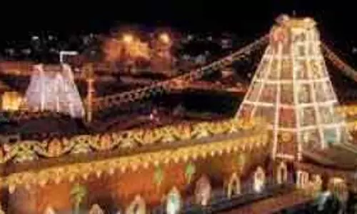 Srikalahasteeswara मंदिर में चंद्र ग्रहण के दौरान पूजा जारी Srikalahasteeswara मंदिर में चंद्र ग्रहण के दौरान पूजा जारी