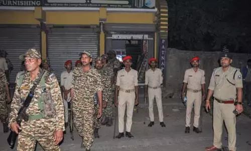 Holi -रमजान को लेकर प्रशासन ने कसी कमर, 30,000 अतिरिक्त पुलिसकर्मी तैनात