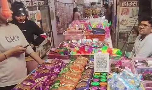 Kotdwar में होली का उत्साह: बाजारों में रौनक और रंगों की भरमार Kotdwar में होली का उत्साह: बाजारों में रौनक और रंगों की भरमार