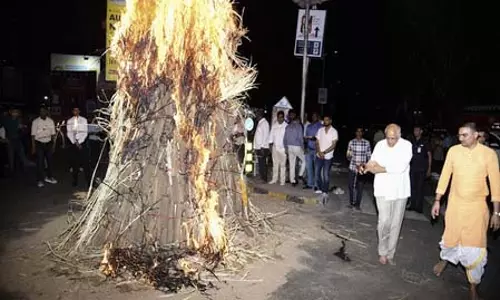 Ahmedabad: वैदिक होली सेलिब्रेशन में शामिल हुए सीएम भूपेंद्र पटेल Ahmedabad: वैदिक होली सेलिब्रेशन में शामिल हुए सीएम भूपेंद्र पटेल