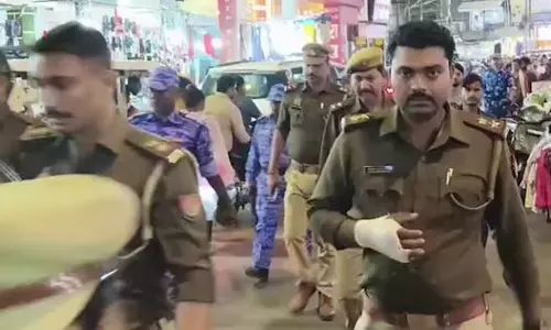 Holi पर शांति बनाए रखने के लिए फ्लैग मार्च और नागरिक संवाद अभियान किया शुरू Holi पर शांति बनाए रखने के लिए फ्लैग मार्च और नागरिक संवाद अभियान किया शुरू