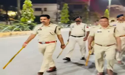 होली से पहले राजेंद्र नगर थाना पुलिस ने निकाला फ्लैग मार्च, पुलिस सतर्कता बढ़ाई होली से पहले राजेंद्र नगर थाना पुलिस ने निकाला फ्लैग मार्च, पुलिस सतर्कता बढ़ाई