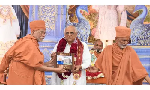 गुजरात के CM भूपेंद्र पटेल ने शांतिग्राम में श्री स्वामीनारायण गुरुकुल की नई बिल्डिंग का उद्घाटन किया