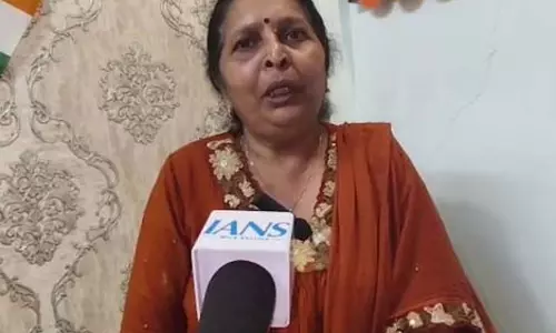 Dubai में फंसी छात्रा तनिष्का के लिए माता अनुभा सुजीत ने जताई चिंता Dubai में फंसी छात्रा तनिष्का के लिए माता अनुभा सुजीत ने जताई चिंता