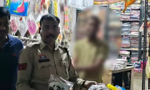 पुलिस ने होली से पहले जब्त किए 300 डरावने मुखौटे, सुरक्षा व्यस्था बढ़ाई