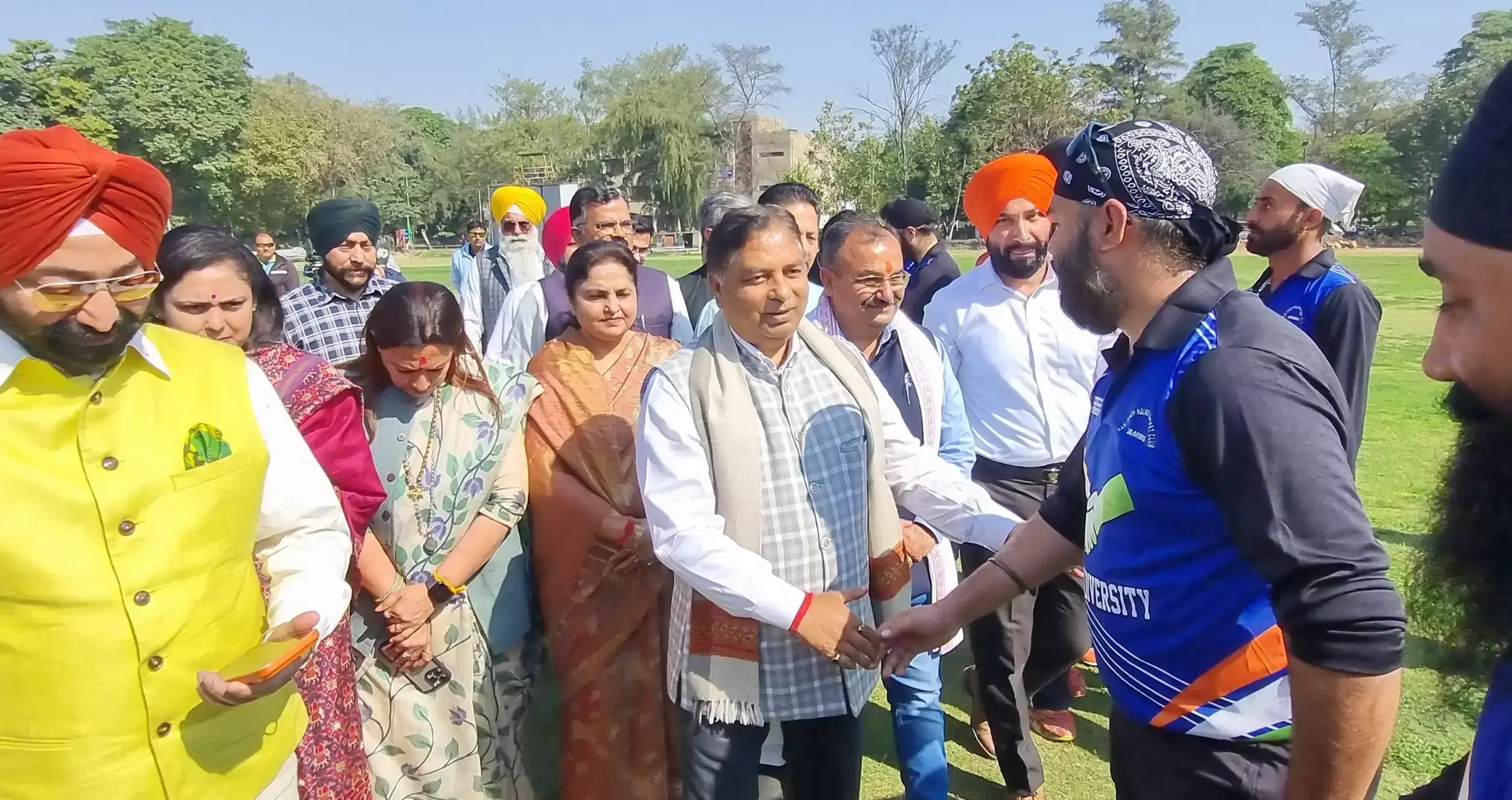 Jammu: टूर्नामेंट में चढ़दी कला स्ट्राइकर्स और नलवा इलेवन का दबदबा Jammu: टूर्नामेंट में चढ़दी कला स्ट्राइकर्स और नलवा इलेवन का दबदबा