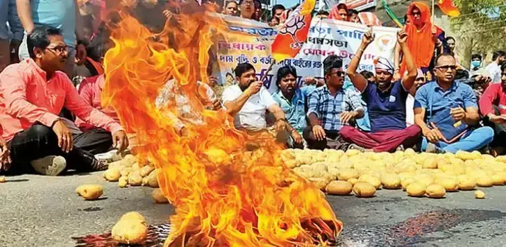 Hooghly: आलू दाम गिरने पर सरकार के खिलाफ भाजपा का विरोध