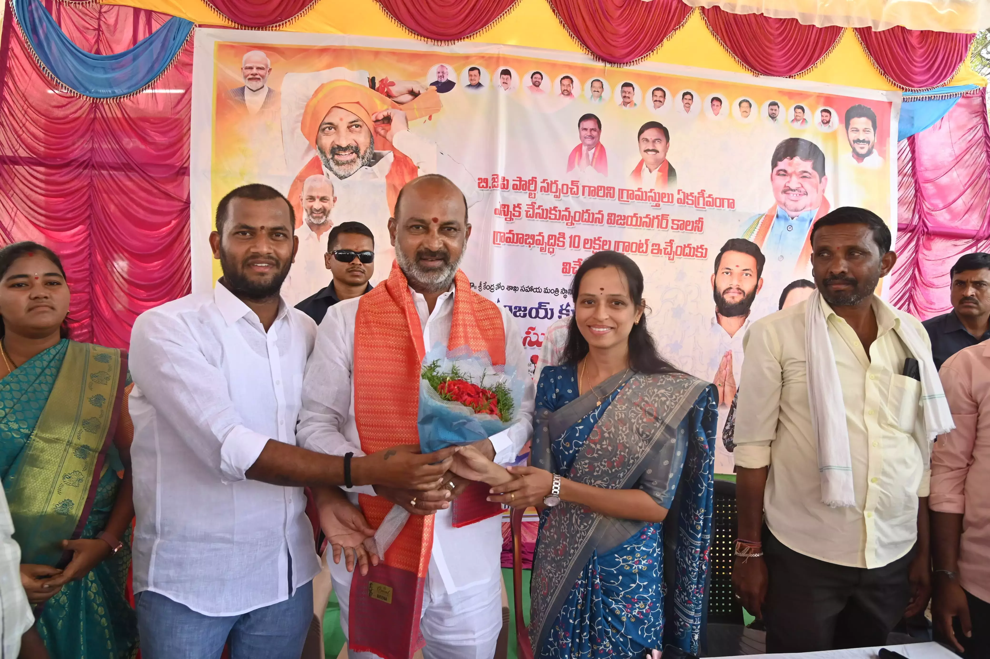 Telangana: बंदी ने भाजपा द्वारा चुनी गई पंचायतों को 10-10 लाख रुपये जारी किए Telangana: बंदी ने भाजपा द्वारा चुनी गई पंचायतों को 10-10 लाख रुपये जारी किए