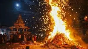 Holika Dahan: होलिका दहन में राशि के अनुसार दें आहुति, ग्रहों को करें अनुकूल Holika Dahan: होलिका दहन में राशि के अनुसार दें आहुति, ग्रहों को करें अनुकूल