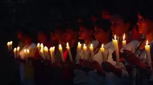 Dehradun: ईरान में खामेनेई की मौत पर में शिया समुदाय ने जताया शोक, जलाई कैंडल Dehradun: ईरान में खामेनेई की मौत पर में शिया समुदाय ने जताया शोक, जलाई कैंडल