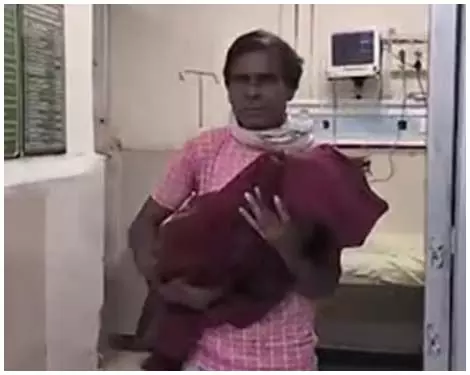 मासूम की जान पर भारी पड़ी माता-पिता की लापरवाही, टैंक में गिरा मासूम की जान पर भारी पड़ी माता-पिता की लापरवाही, टैंक में गिरा