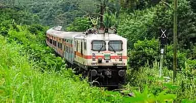 Tamil Nadu : एक्सप्रेस ट्रेनों के रूट में बदलाव Tamil Nadu : एक्सप्रेस ट्रेनों के रूट में बदलाव